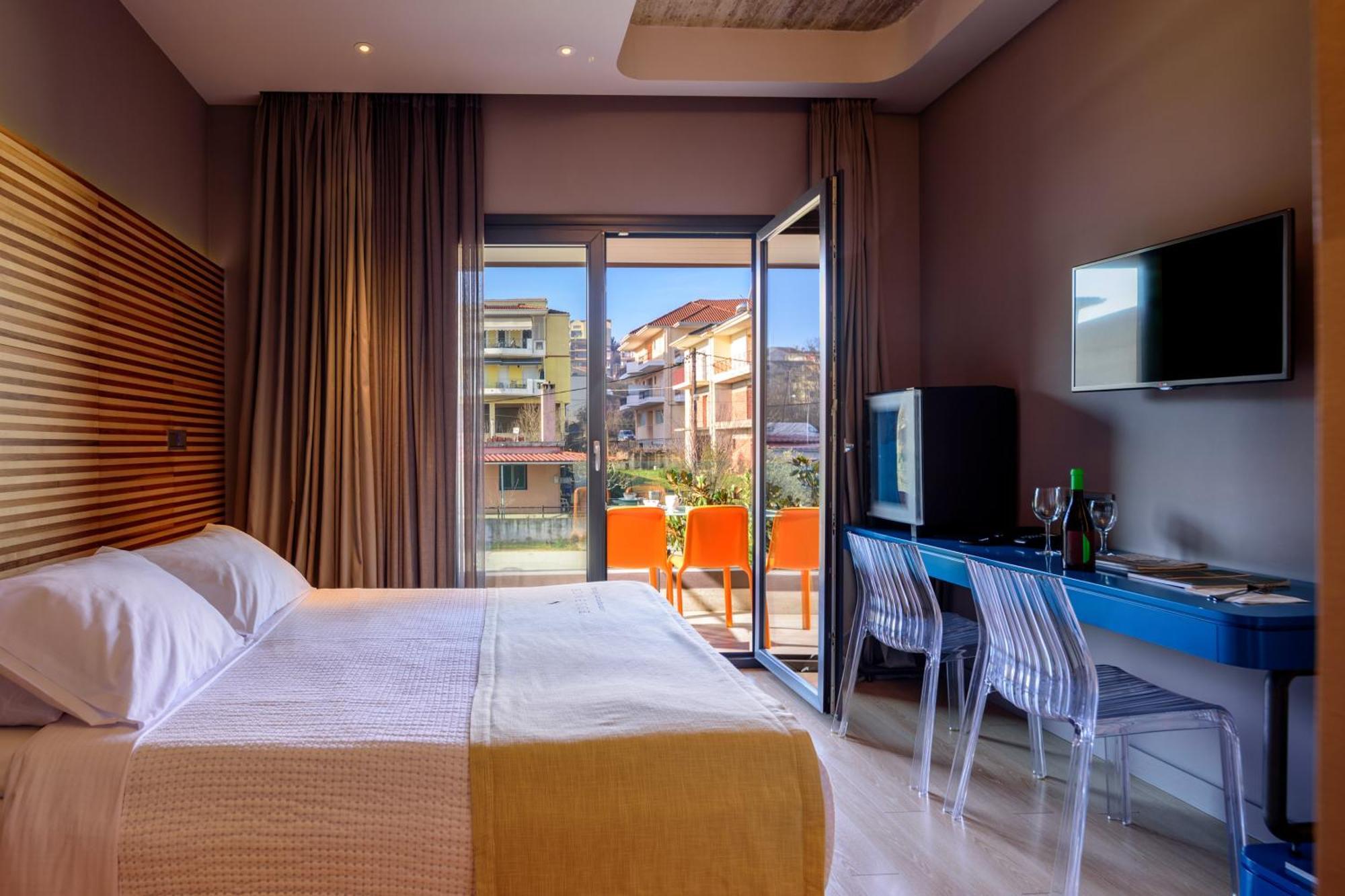 Essence Hotel Ioannina Bagian luar foto