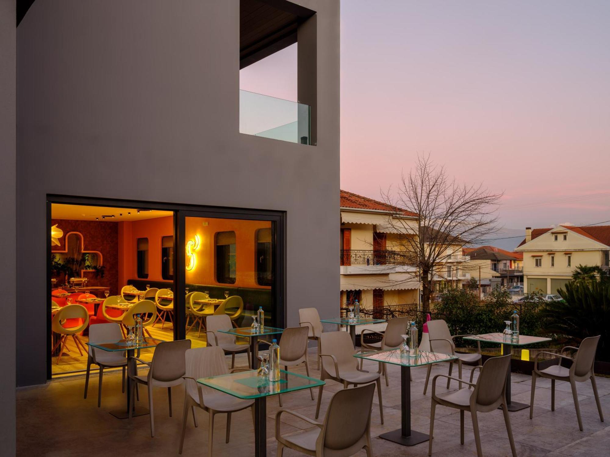 Essence Hotel Ioannina Bagian luar foto