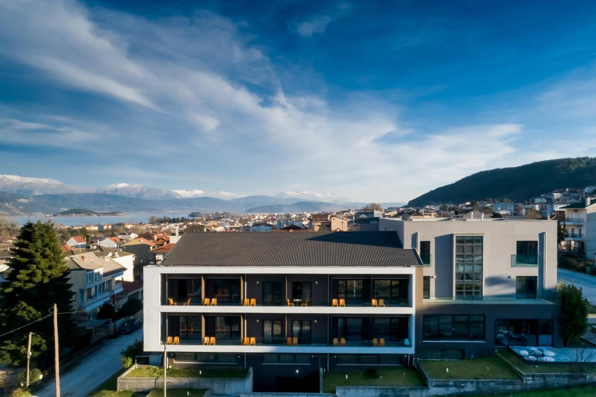 Essence Hotel Ioannina Bagian luar foto