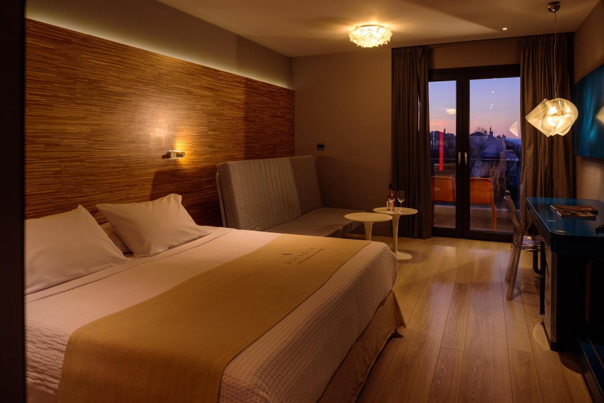 Essence Hotel Ioannina Bagian luar foto
