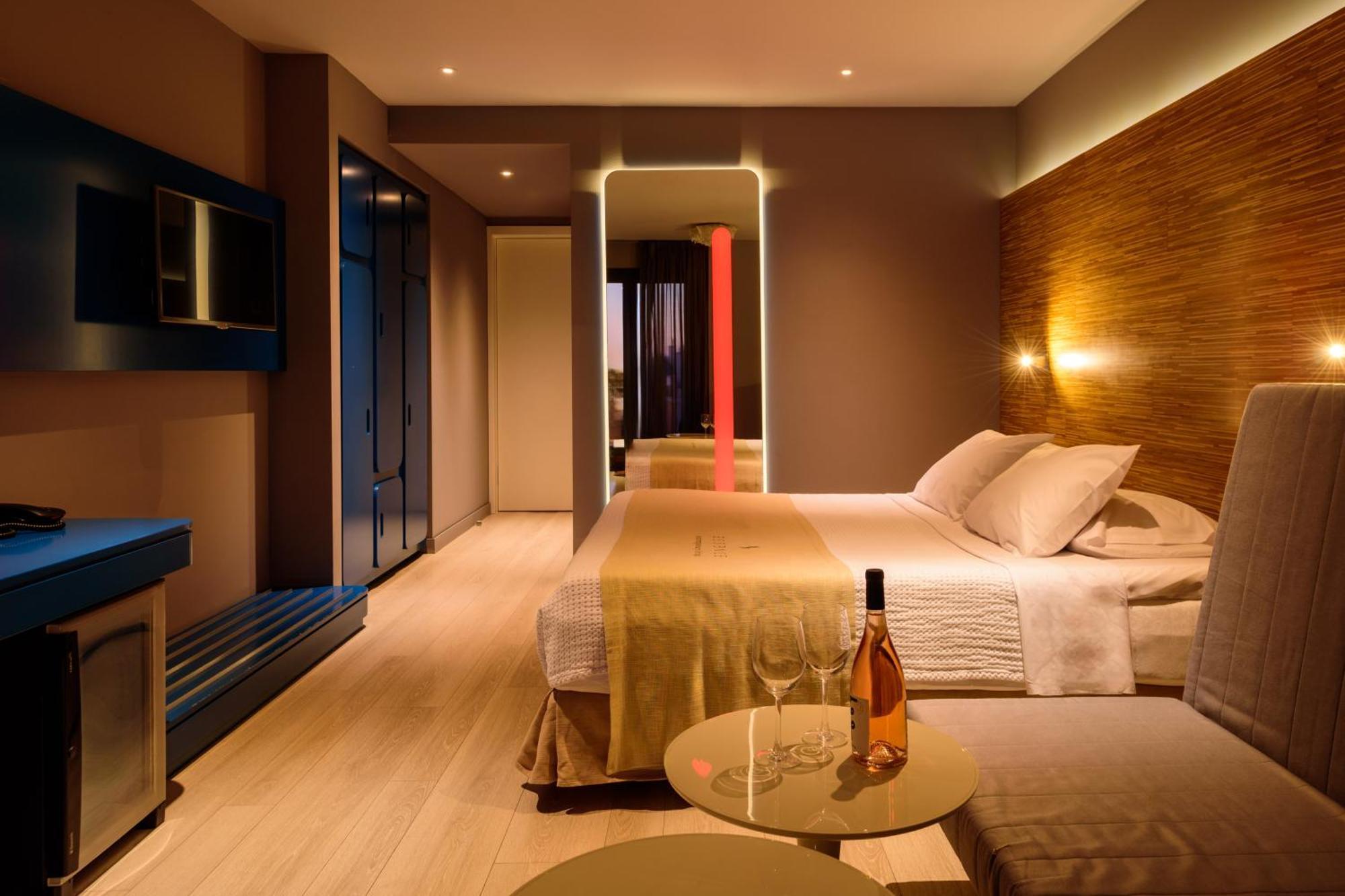 Essence Hotel Ioannina Bagian luar foto