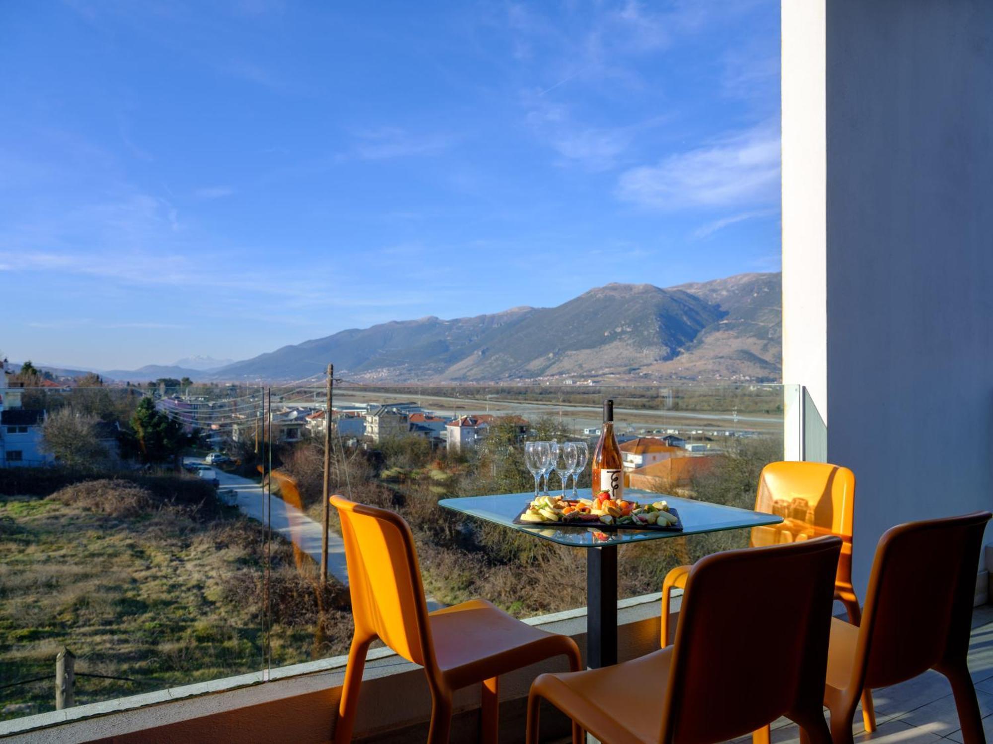 Essence Hotel Ioannina Bagian luar foto