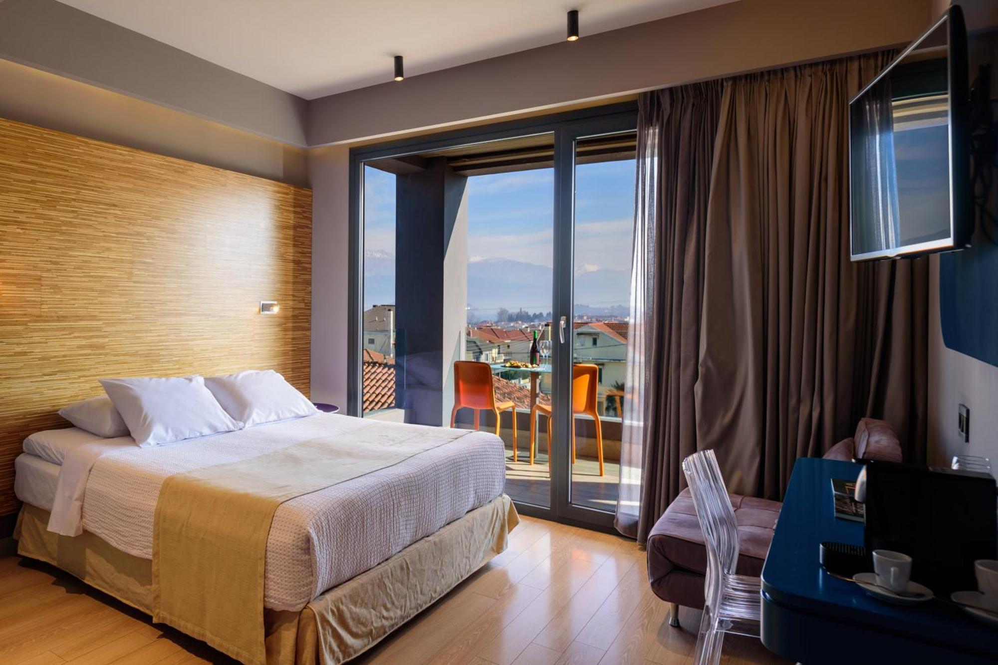 Essence Hotel Ioannina Bagian luar foto