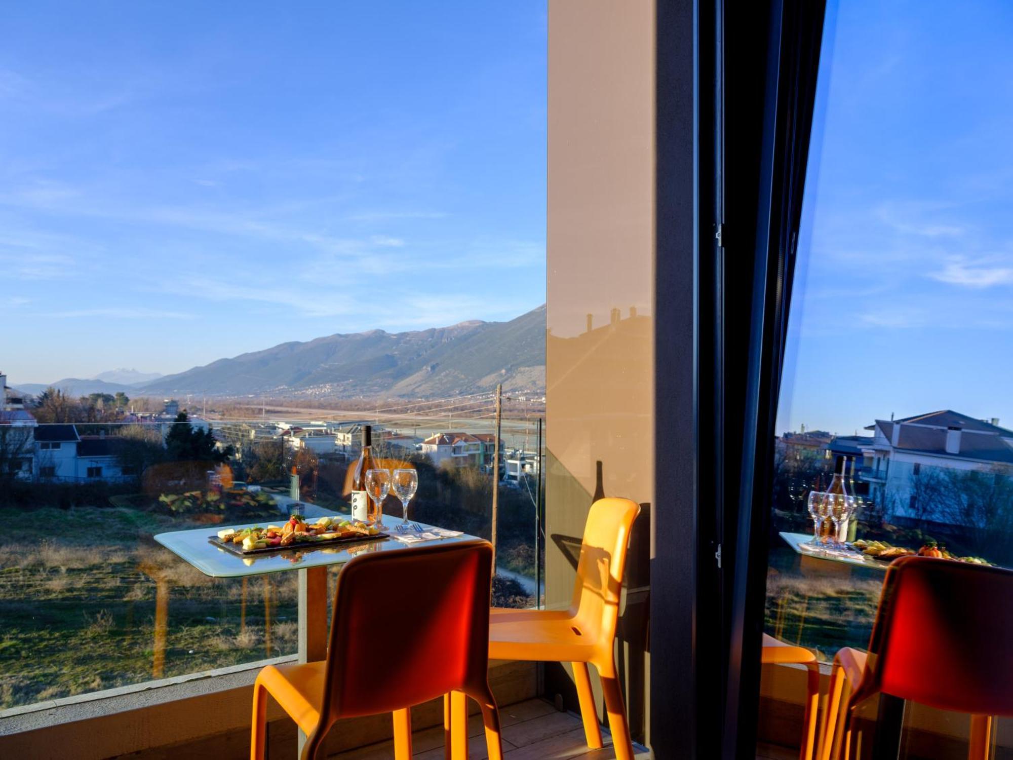 Essence Hotel Ioannina Bagian luar foto