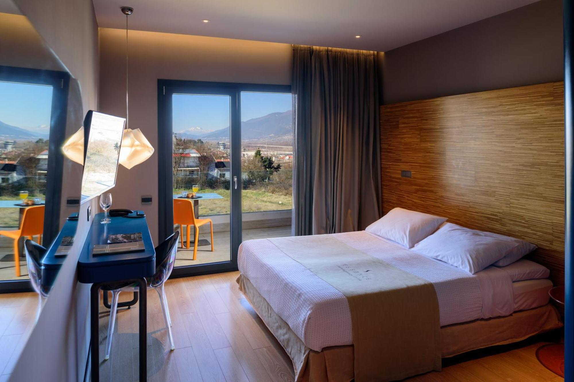 Essence Hotel Ioannina Bagian luar foto