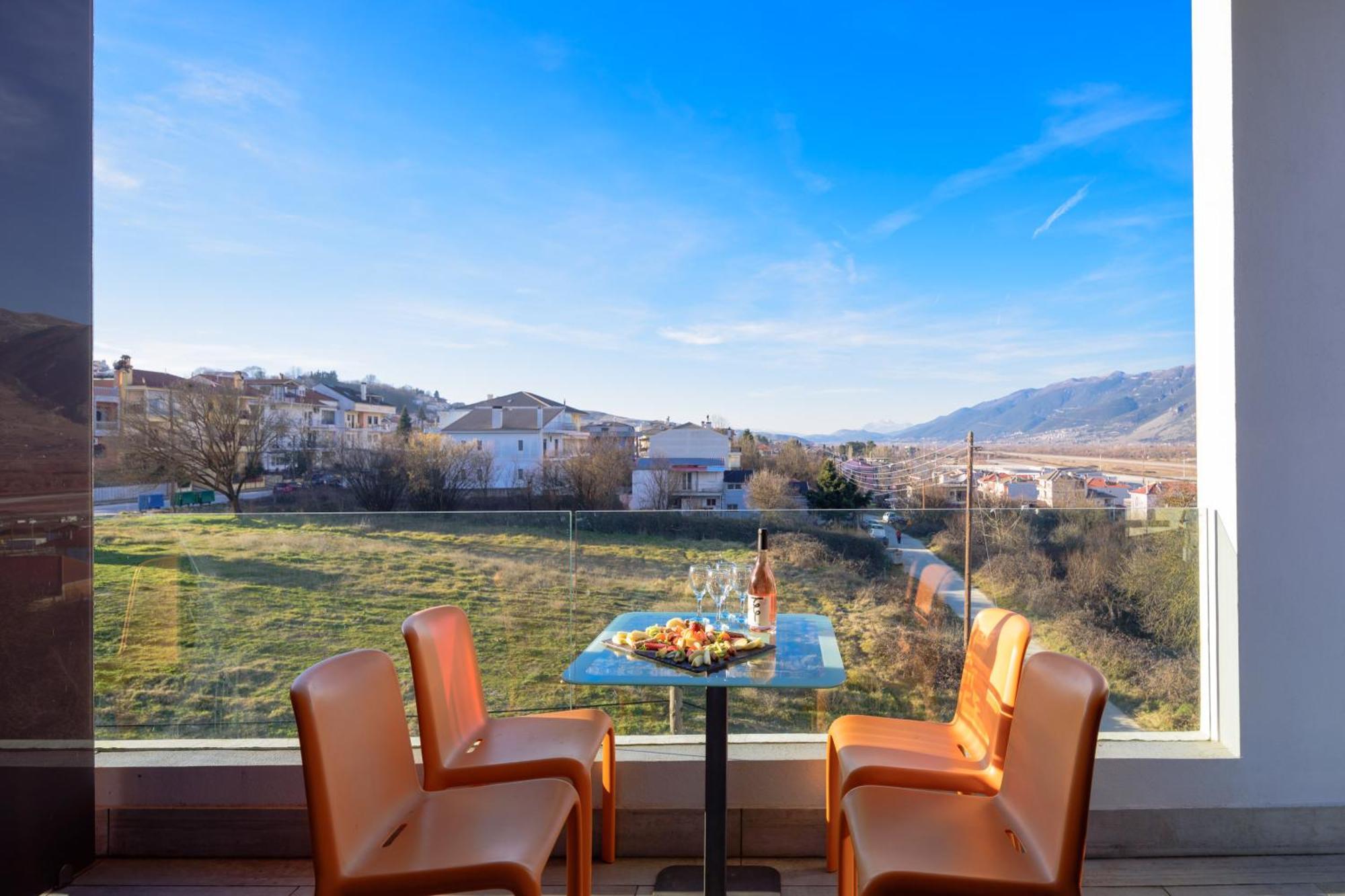 Essence Hotel Ioannina Bagian luar foto