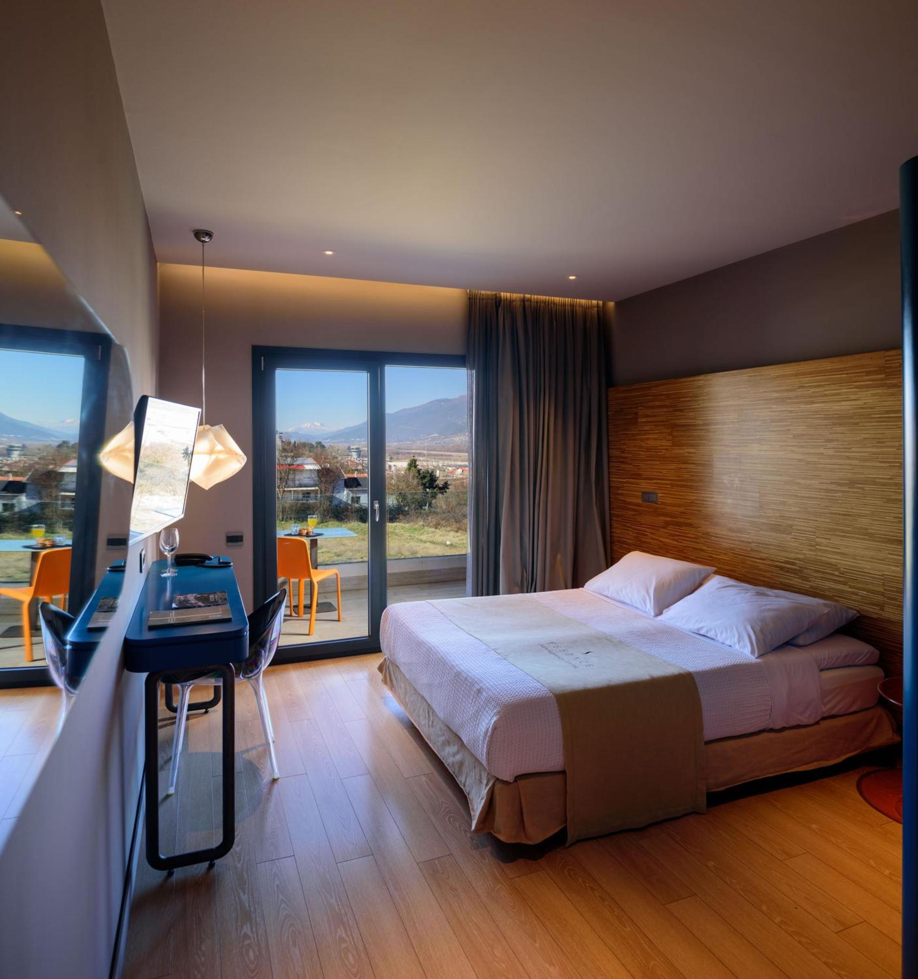 Essence Hotel Ioannina Bagian luar foto