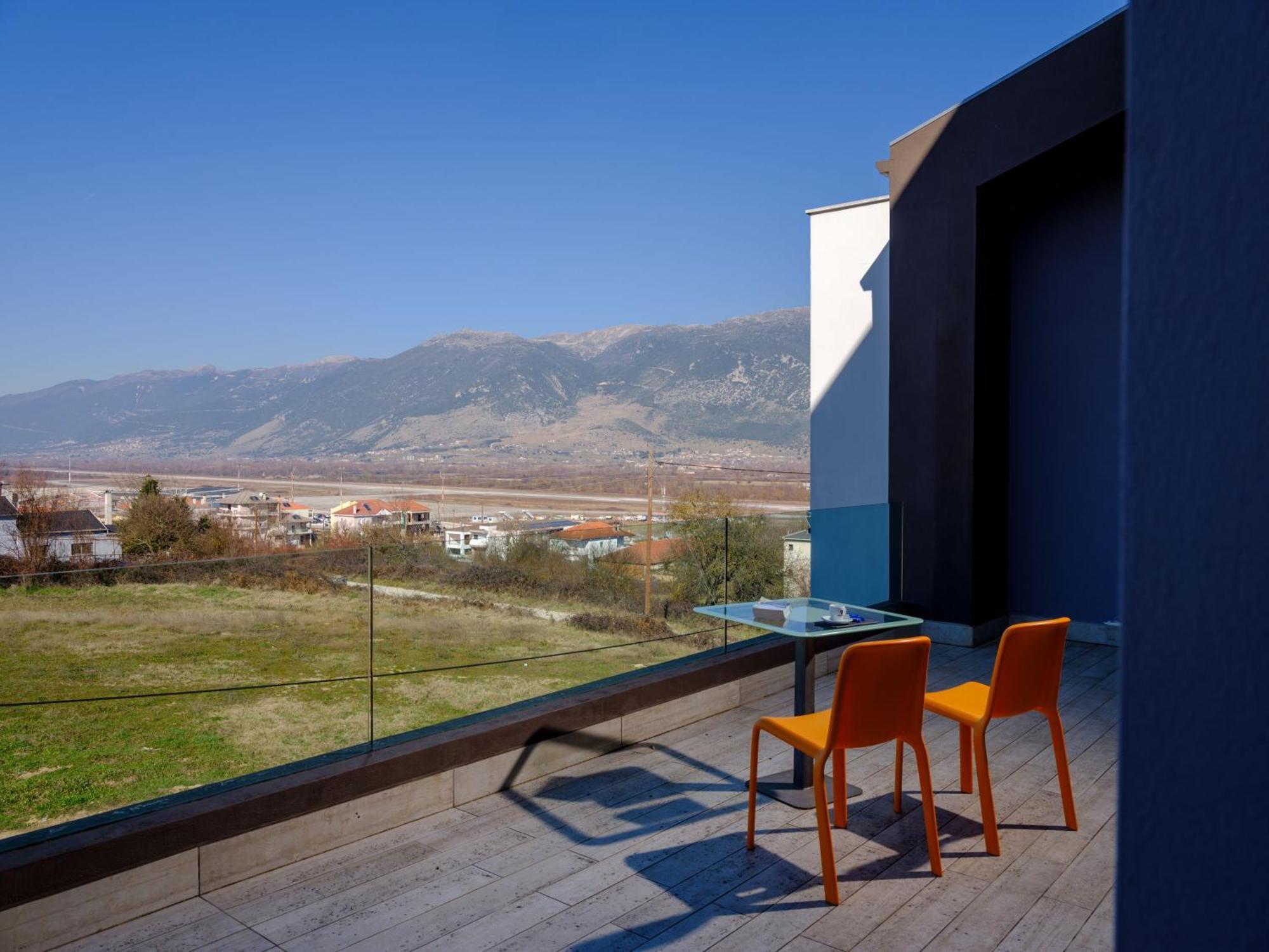 Essence Hotel Ioannina Bagian luar foto
